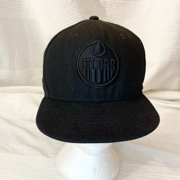 SOLD Oilers Black on Black Logo New Era Hat - Picture 3 of 10